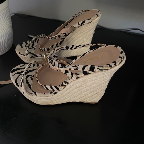 Sandals - Picture 3 of 8